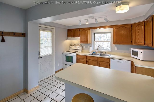 800 Scenic Drive, Charleston, WV 25311