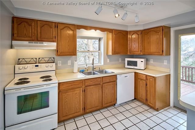 800 Scenic Drive, Charleston, WV 25311