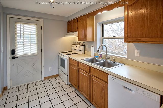 800 Scenic Drive, Charleston, WV 25311