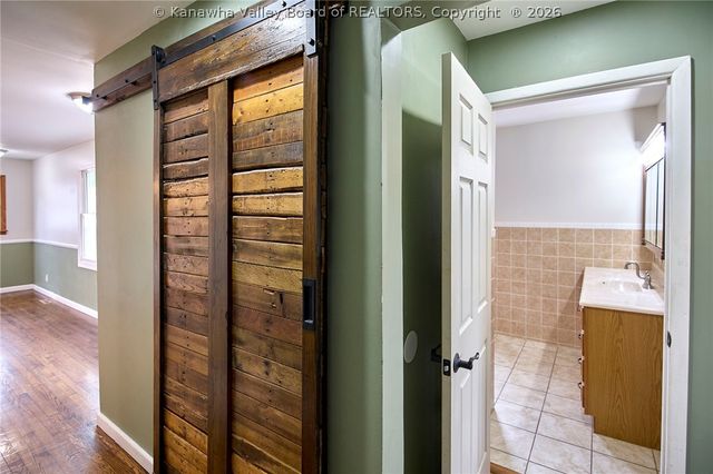 800 Scenic Drive, Charleston, WV 25311