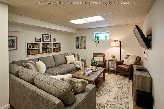 800 Scenic Drive, Charleston, WV 25311