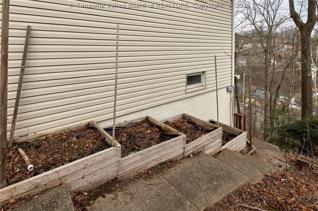 800 Scenic Drive, Charleston, WV 25311