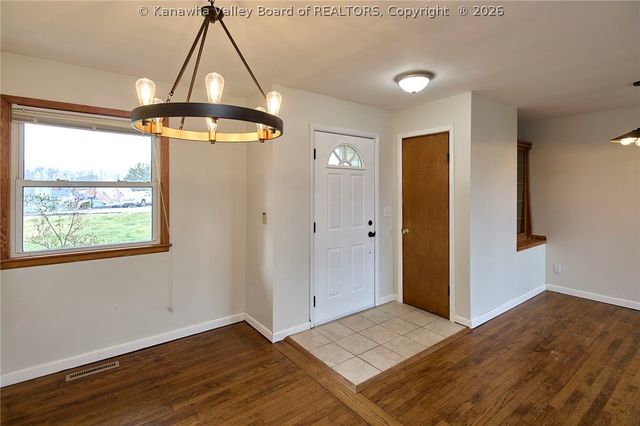 800 Scenic Drive, Charleston, WV 25311