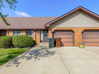 1914 Heatherway Lane 27, New Lenox, IL 60451