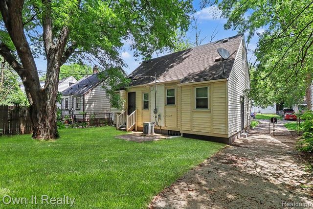 7461 Lamphere, Redford, MI 48239