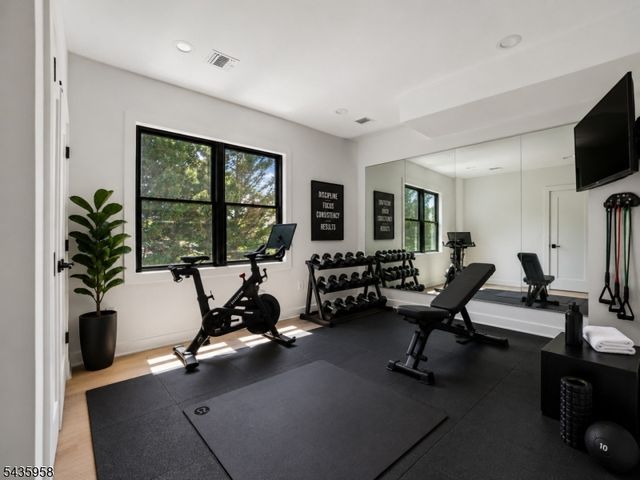 298 Main St B, Millburn Twp., NJ 07041