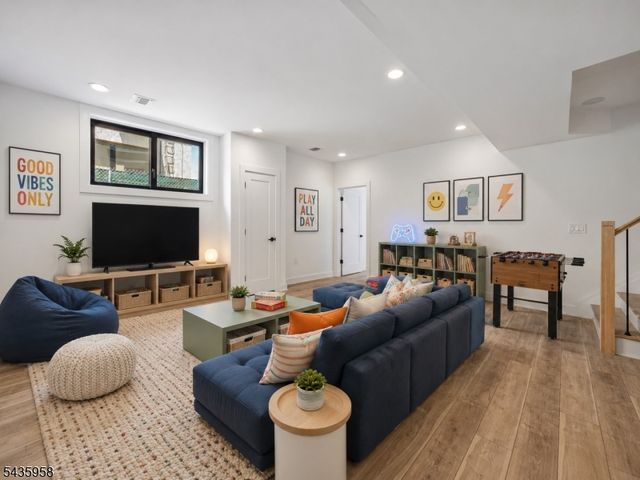 298 Main St B, Millburn Twp., NJ 07041