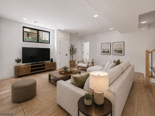 298 Main St B, Millburn Twp., NJ 07041