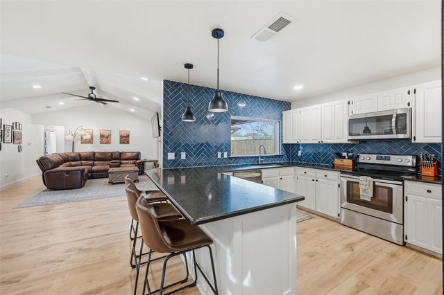 3910 Firethorn Drive, Arlington, TX 76017