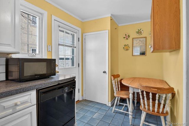 21 Lawrence Place, Pelham, NY 10803