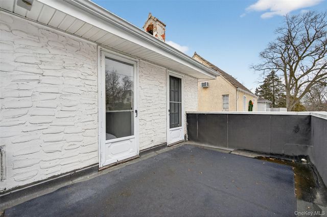 21 Lawrence Place, Pelham, NY 10803