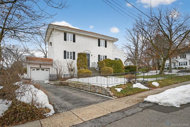 21 Lawrence Place, Pelham, NY 10803