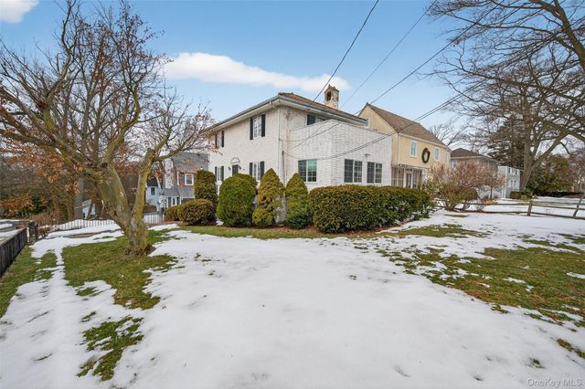 21 Lawrence Place, Pelham, NY 10803