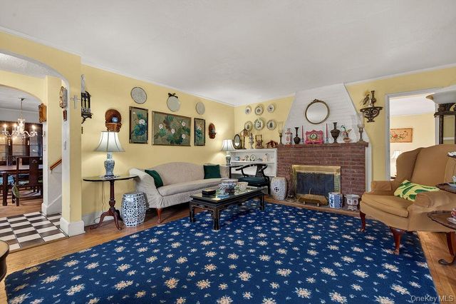 21 Lawrence Place, Pelham, NY 10803