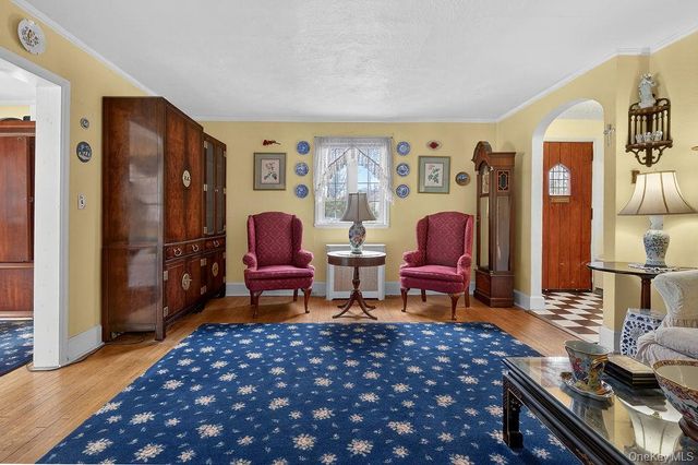 21 Lawrence Place, Pelham, NY 10803