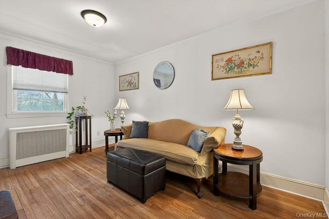 21 Lawrence Place, Pelham, NY 10803