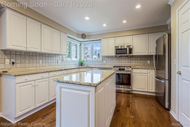 5451 Wentworth Drive, Commerce Charter Township, MI 48382