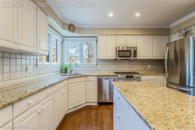 5451 Wentworth Drive, Commerce Charter Township, MI 48382