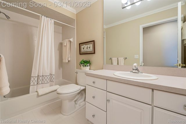 5451 Wentworth Drive, Commerce Charter Township, MI 48382