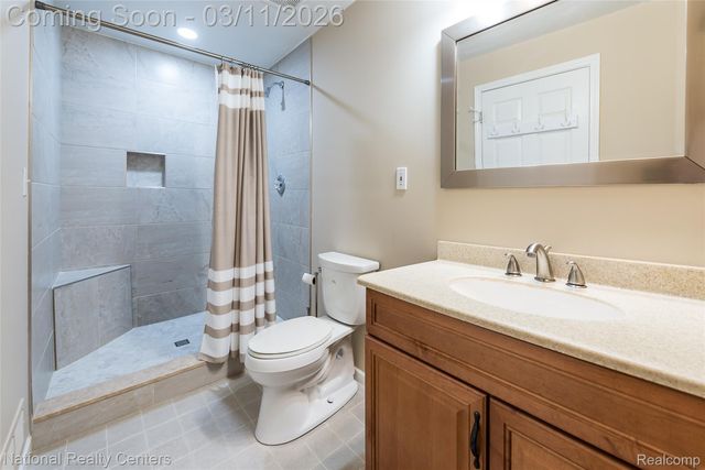 5451 Wentworth Drive, Commerce Charter Township, MI 48382