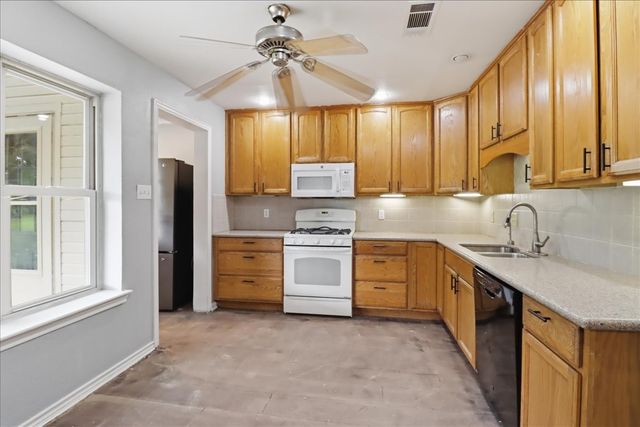 108 Stones Court, Waxahachie, TX 75165