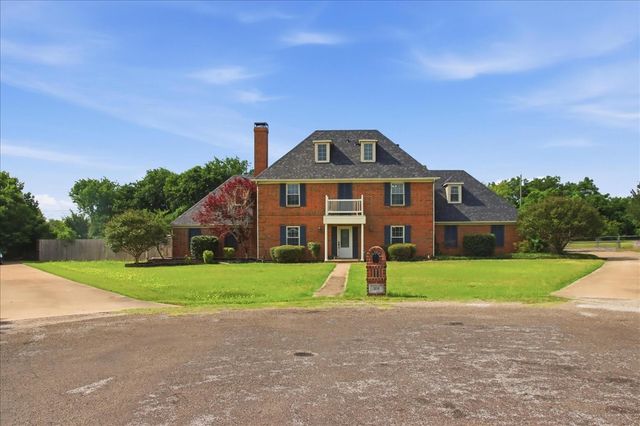 108 Stones Court, Waxahachie, TX 75165