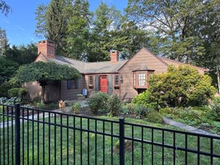 267 Ridgewood Road, West Hartford, CT 06107