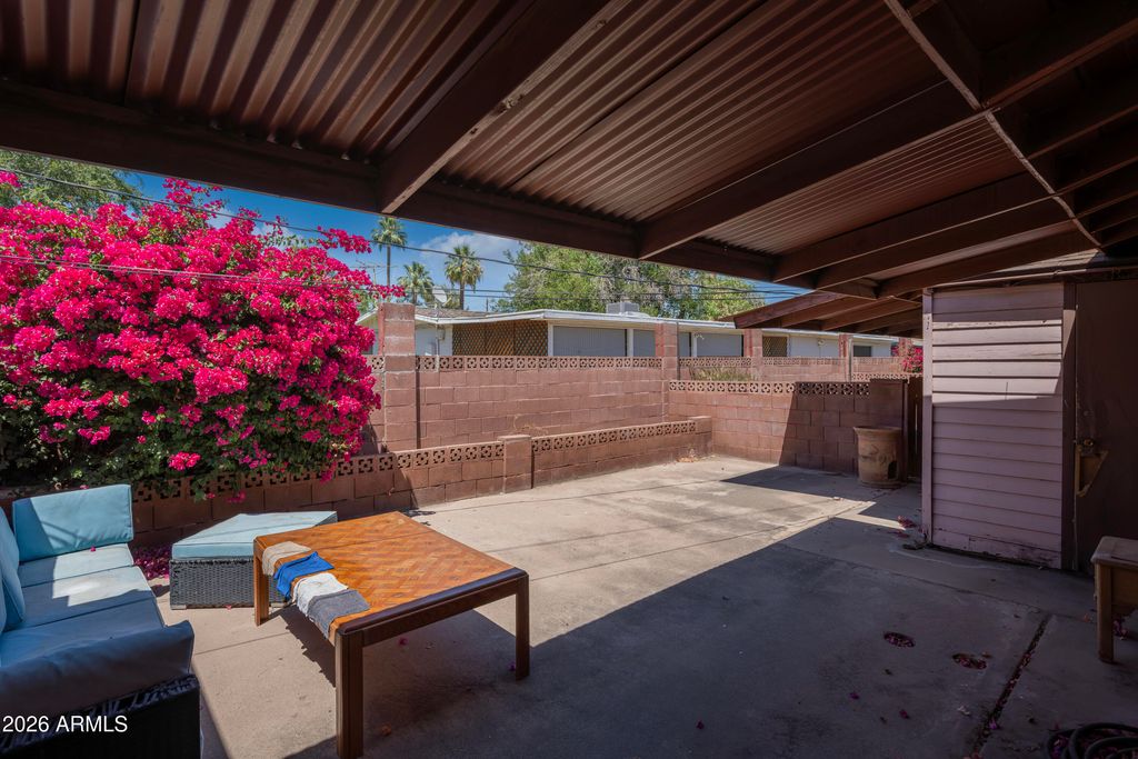 Image 20 of property listing at 940 E ROSE Lane, Phoenix, AZ 85014