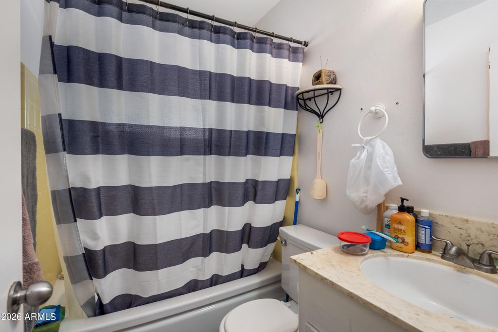 Image 29 of property listing at 940 E ROSE Lane, Phoenix, AZ 85014