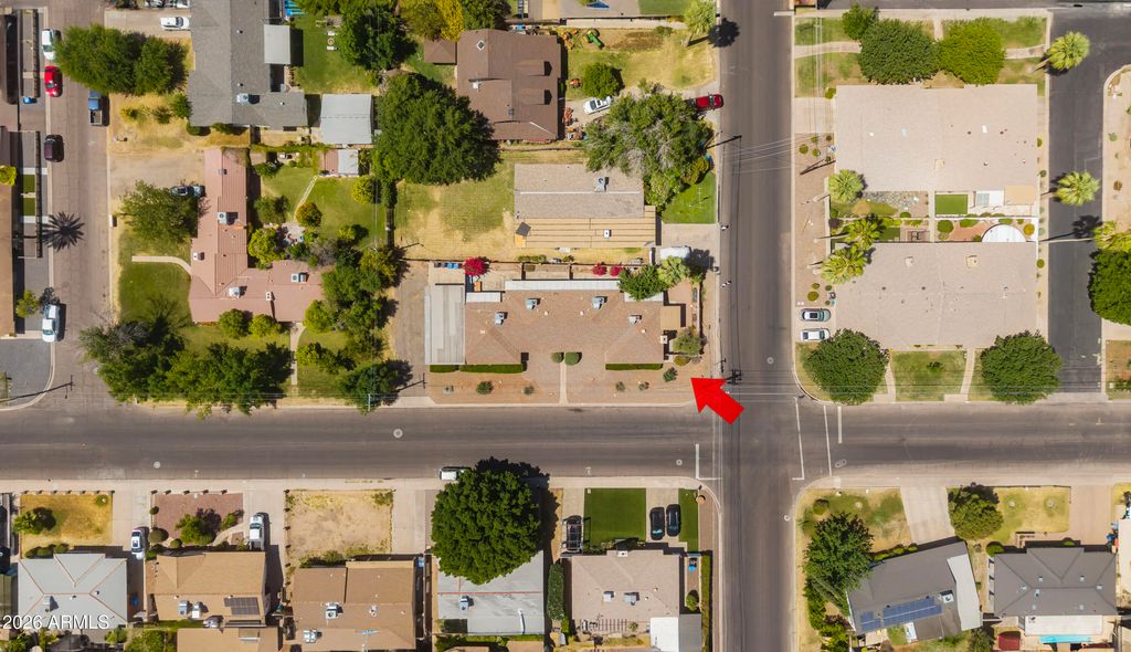 Image 4 of property listing at 940 E ROSE Lane, Phoenix, AZ 85014