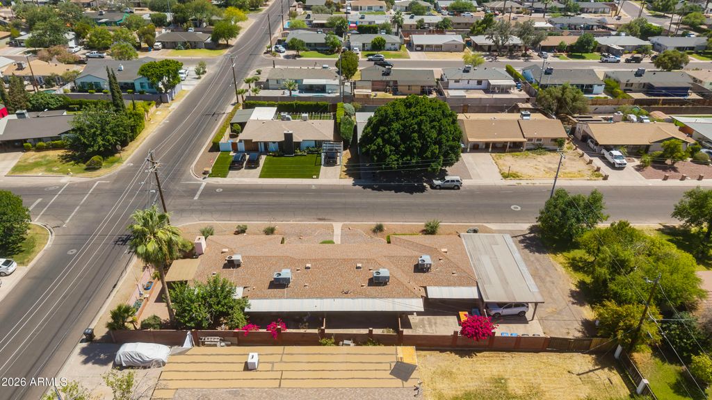 Image 5 of property listing at 940 E ROSE Lane, Phoenix, AZ 85014