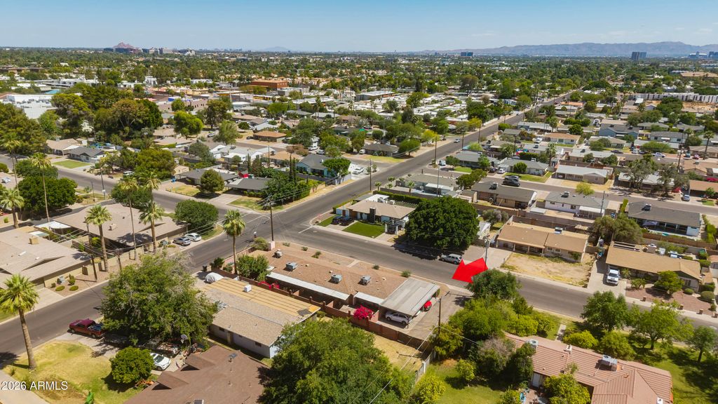 Image 6 of property listing at 940 E ROSE Lane, Phoenix, AZ 85014