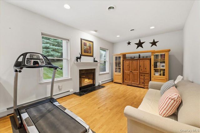 5 Dennis McHugh Court, Tappan, NY 10983