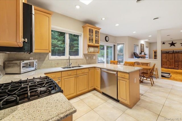 5 Dennis McHugh Court, Tappan, NY 10983