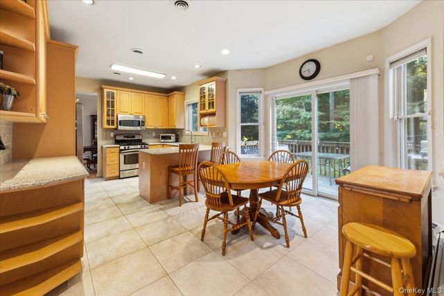 5 Dennis McHugh Court, Tappan, NY 10983