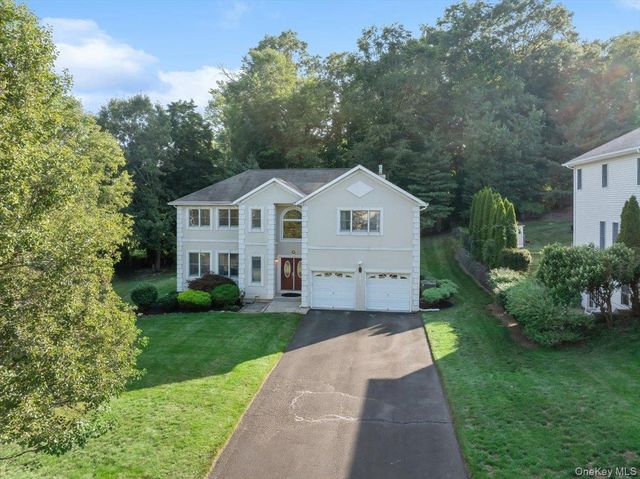 5 Dennis McHugh Court, Tappan, NY 10983