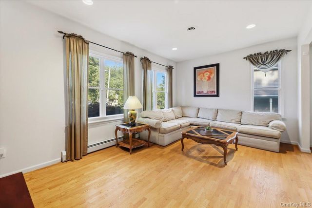 5 Dennis McHugh Court, Tappan, NY 10983
