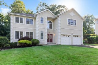 5 Dennis McHugh Court, Tappan, NY 10983