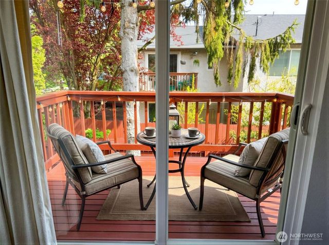 8848 Interlake Avenue N, Seattle, WA 98103