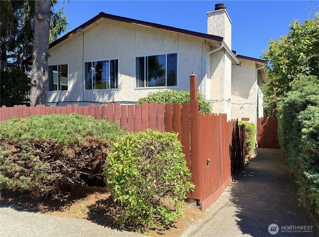 8848 Interlake Avenue N, Seattle, WA 98103