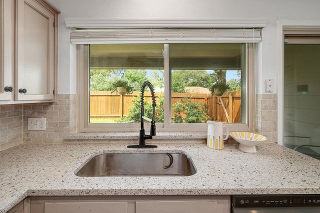 9417 Longvale DR, Austin, TX 78729