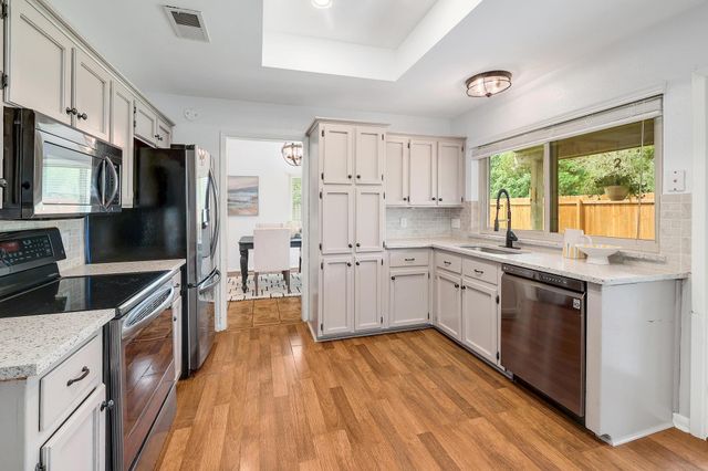 9417 Longvale DR, Austin, TX 78729