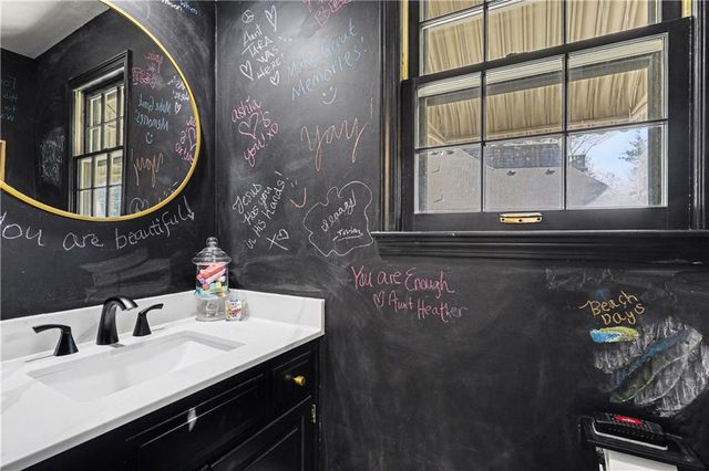 1027 W Burning Tree Drive, Kansas City, MO 64145