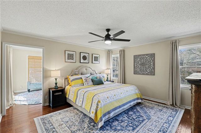 1027 W Burning Tree Drive, Kansas City, MO 64145