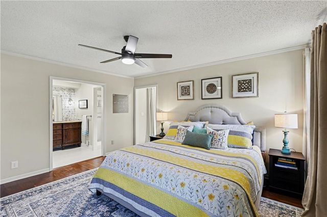 1027 W Burning Tree Drive, Kansas City, MO 64145