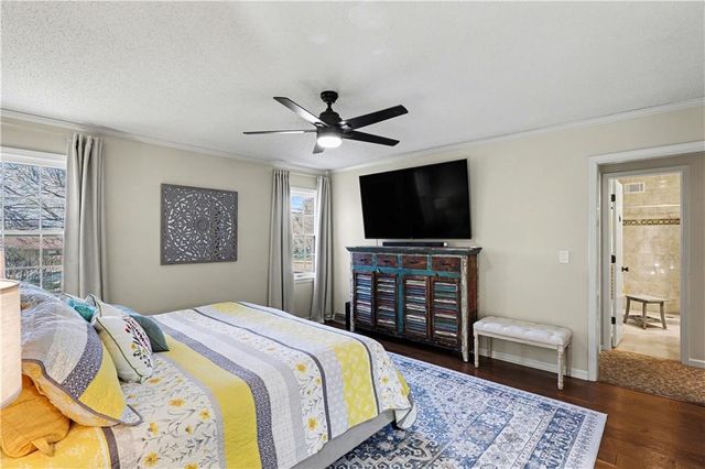 1027 W Burning Tree Drive, Kansas City, MO 64145