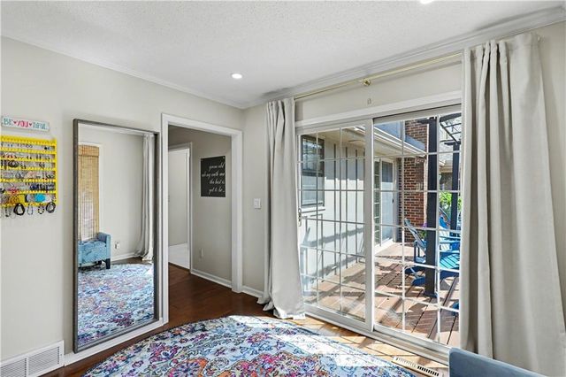 1027 W Burning Tree Drive, Kansas City, MO 64145