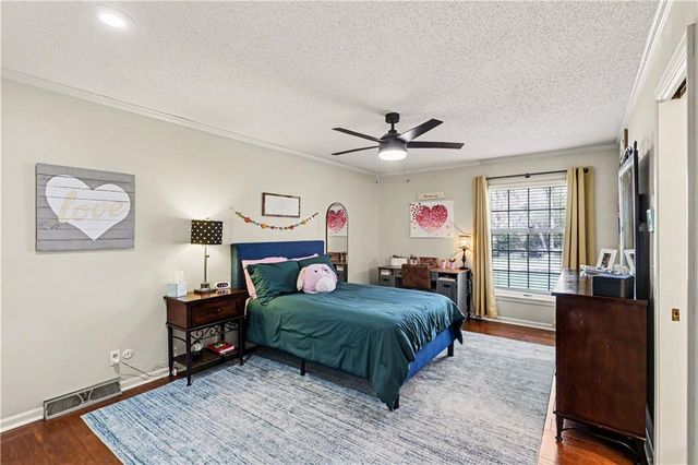 1027 W Burning Tree Drive, Kansas City, MO 64145