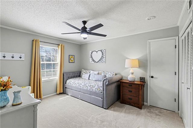 1027 W Burning Tree Drive, Kansas City, MO 64145