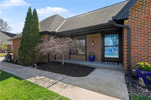 1027 W Burning Tree Drive, Kansas City, MO 64145